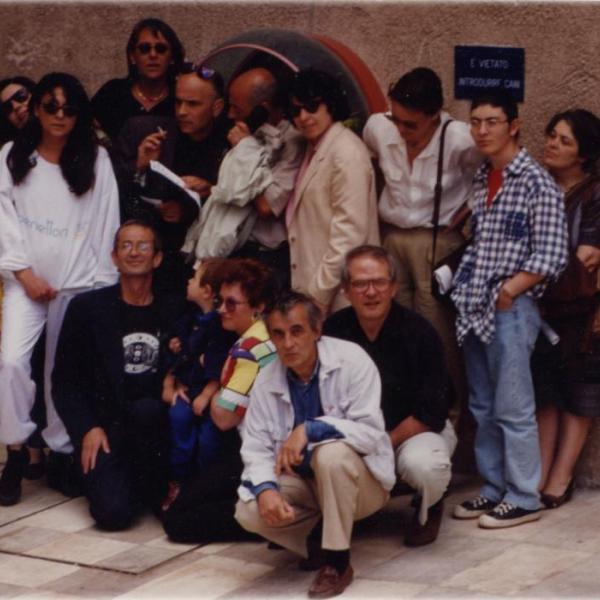 70 1994 cagliari cittadella dei musei gruppo al telefono